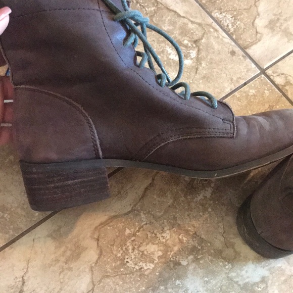 Boots - Picture 4 of 4